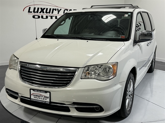 2013 CHRYSLER Town & Country L FWD