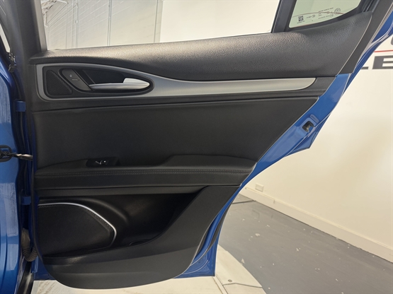 2018 ALFA ROMEO STELVIO - Image 12