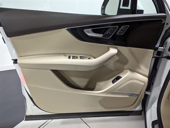 2017 AUDI Q7 - Image 19