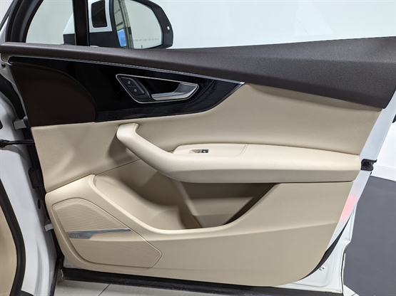 2017 AUDI Q7 - Image 20