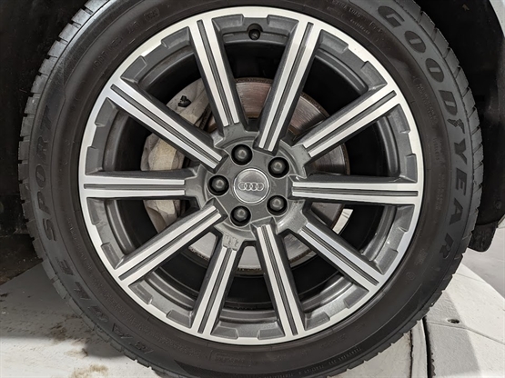 2017 AUDI Q7 - Image 24