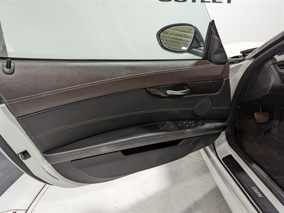 2012 BMW Z4 - Image 13