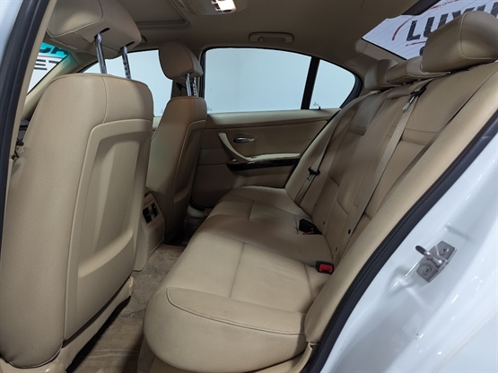 2011 BMW 328I - Image 17