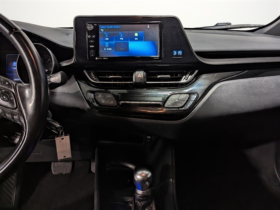 2018 TOYOTA C-HR - Image 11