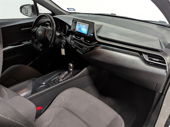 2018 TOYOTA C-HR - Image 8