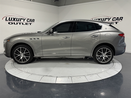2019 Maserati Levante GranLusso photo 2