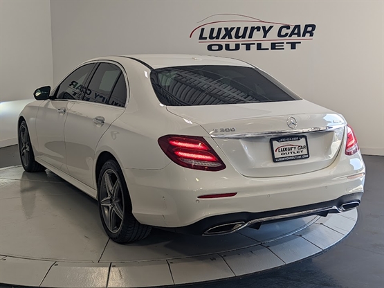 2018 Mercedes Benz E 300 4MATIC photo 4